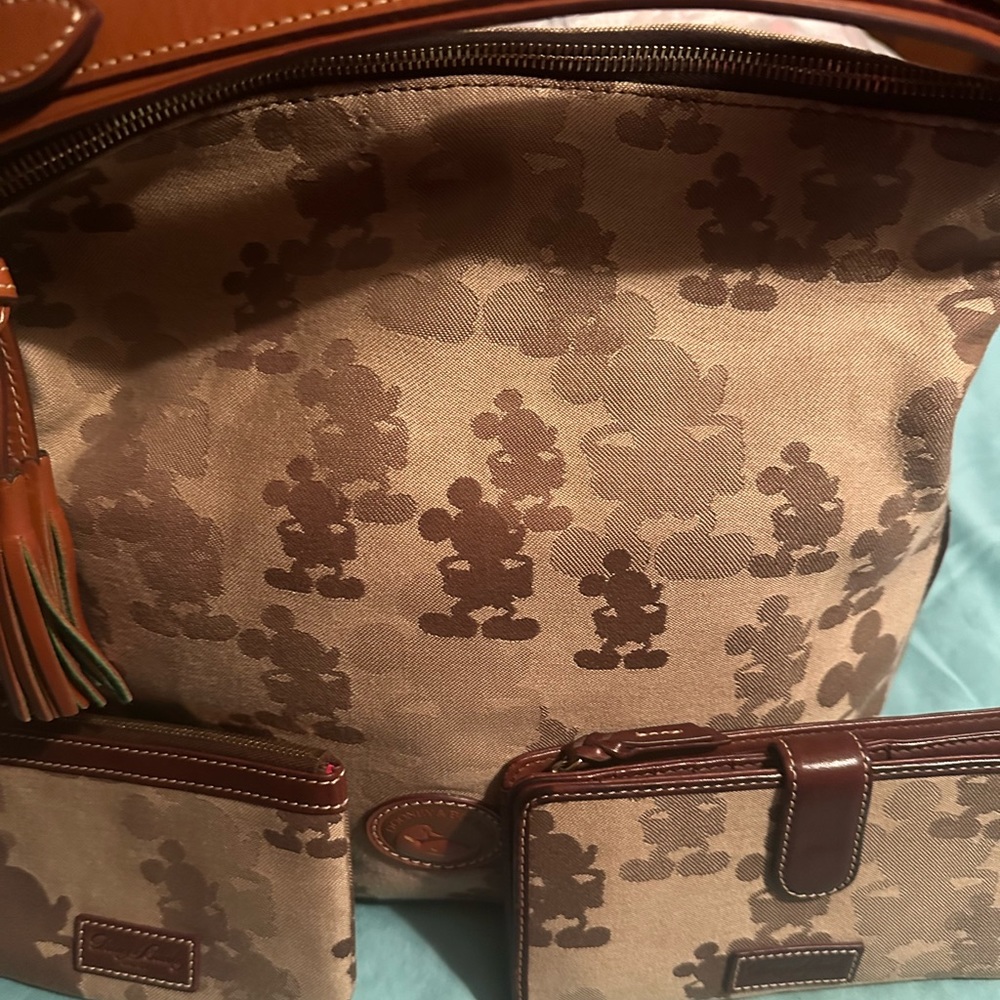 Dooney & Bourke Purse, wallet, & wristlet